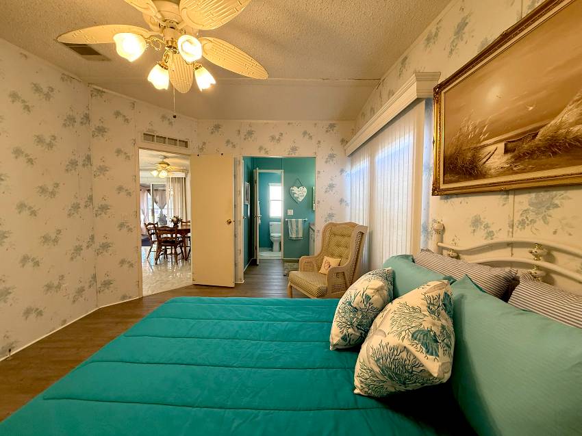 8204 Lemonwood Dr a Ellenton, FL Mobile or Manufactured Home for Sale